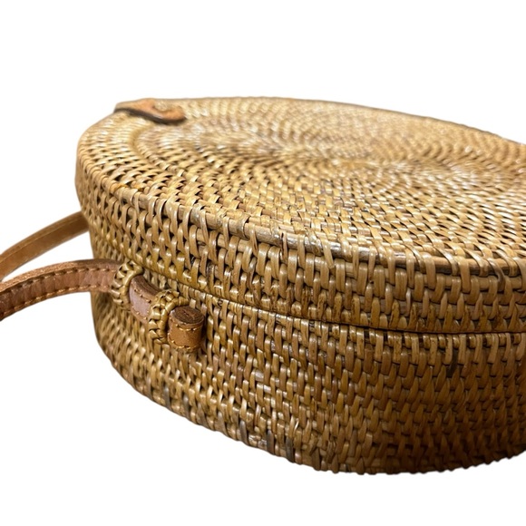 Round Woven Rattan Crossbody Bag - Picture 8 of 9